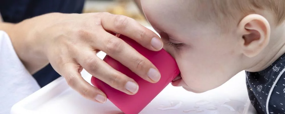 Vaarwel flesje en welkom drinkbeker!